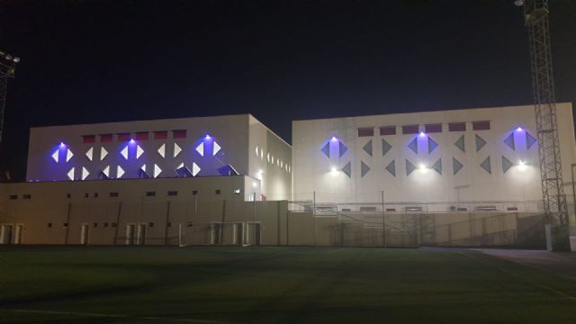 Los pabellones de la Ciudad Deportiva El Romeral permanecen iluminados en violeta, desde el 26 de febrero al 4 de marzo, para conmemorar el Día Mundial de las Enfermedades Raras 2022