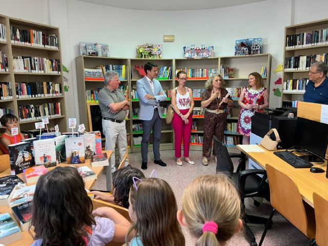 El Centro de Lectura Joaquín Martínez Sánchez de La Ribera de Molina, con un fondo bibliográfico aproximado de 1.500 títulos, se integra en la Red de Bibliotecas de Molina de Segura