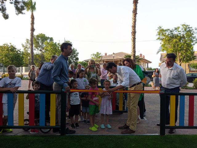 Abre al público el remodelado y ampliado parque infantil de la Plaza de Los Valientes