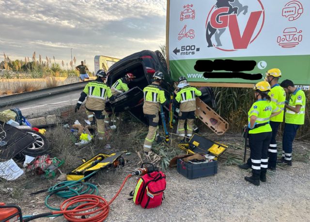 Servicios de emergencias atienden un accidente de tráfico en Molina de Segura