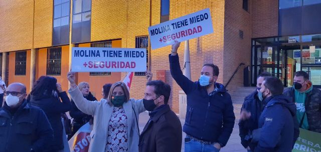 VOX acude a la concentración en Molina y reivindica unas fronteras seguras