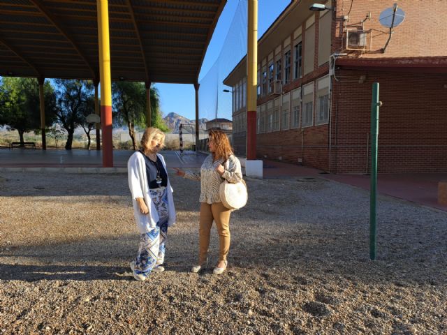 La concejala de Igualdad y Violencia de Género de Molina de Segura visita el taller Educando en Igualdad en el CEIP Campo de Molina