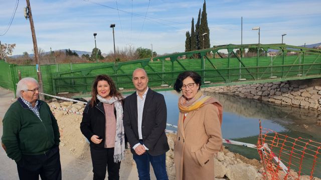 Prosiguen a buen ritmo las obras de reparación del puente de El Paraje sobre el río Segura, que une los municipios de Molina de Segura y Alguazas